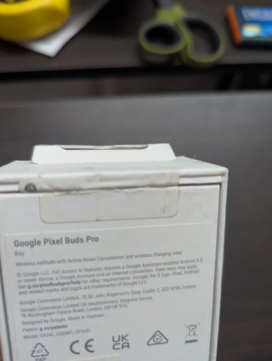 viv_rc's tweet photo. Flipkart has delivered an empty box. The delivery person has not opened the box for me. 
The customer support is non existent in Flipkart!? 
@flipkartsupport https://t.co/Q6aKR6SAAF