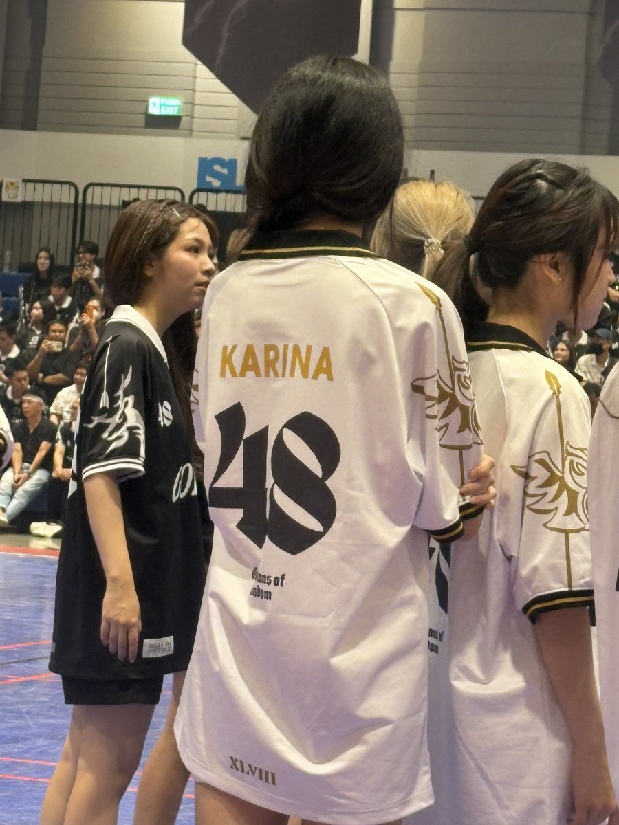 ไม่ต้องไปคอน sm ก็เจอคาริน่าได้ เกร๋อะ