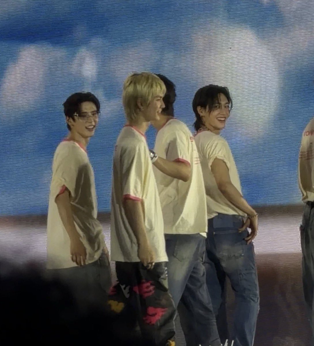 you can really tell how much they miss seunghan :(