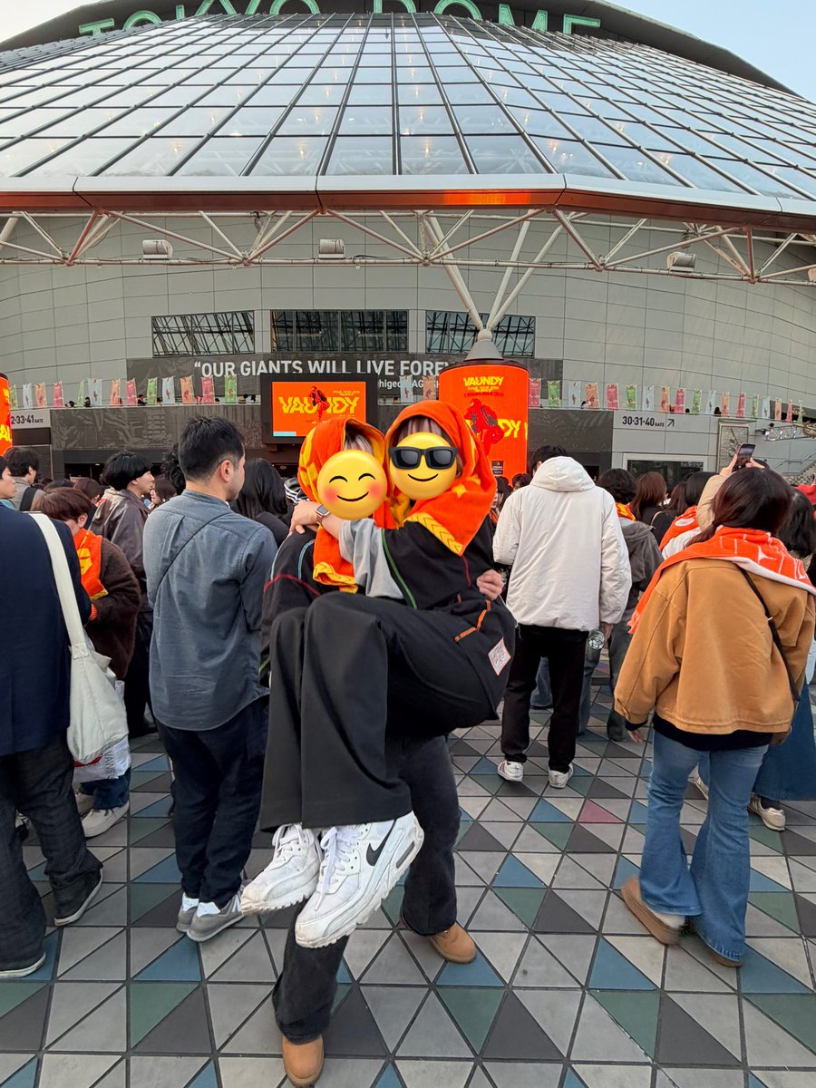 nelolve999's tweet photo. お姫様抱っこしたぞ！！！
写真撮ってくれたお姉さん方ありがとうございました！！！しかも荷物まで持ってくれた🥲良い人。
#Vaundy https://t.co/XVJ1R3FvR3