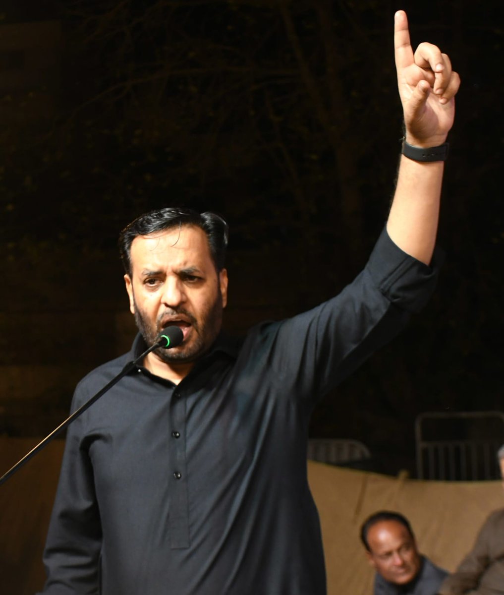 KamalMQM's tweet photo. لیاقت آباد میں ایم کیو ایم پاکستان کے زیرِ اہتمام عوامی احتجاجی جلسے کا انعقاد کیا گیا، جس سے سینئر مرکزی رہنما و وفاقی وزیر صحت سید مصطفیٰ کمال، سینئر رہنما انیس قائمخانی، انچارج سی او سی فرقان اطیب، پارلیمانی لیڈر افتخار عالم اور ٹاؤن انچارج محمد یٰسین نے خطاب کیا۔

جلسے میں ہزاروں کی تعداد میں خواتین، مرد حضرات، بزرگوں اور نوجوانوں نے بھرپور شرکت کر کے اپنے حقوق کے لیے آواز بلند کی

#MustafaKamal
#MQMPakistan
#کراچی_MQM_لیاقت_آباد_جلسہ 
#StandForJustice