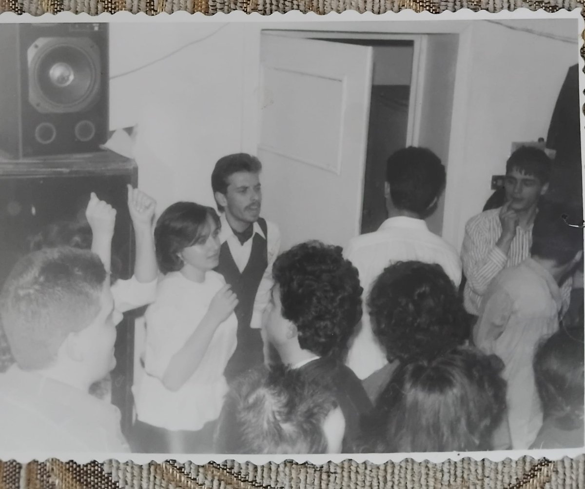 Recunoașteți personajul? Să nu îmi spuneți "Prince, după o lună în Vaslui" că vă găsește tăți dracii bălțați...