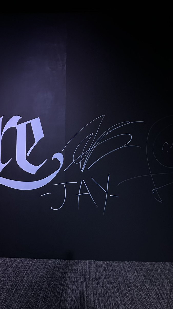 🦢🤍 tweet media