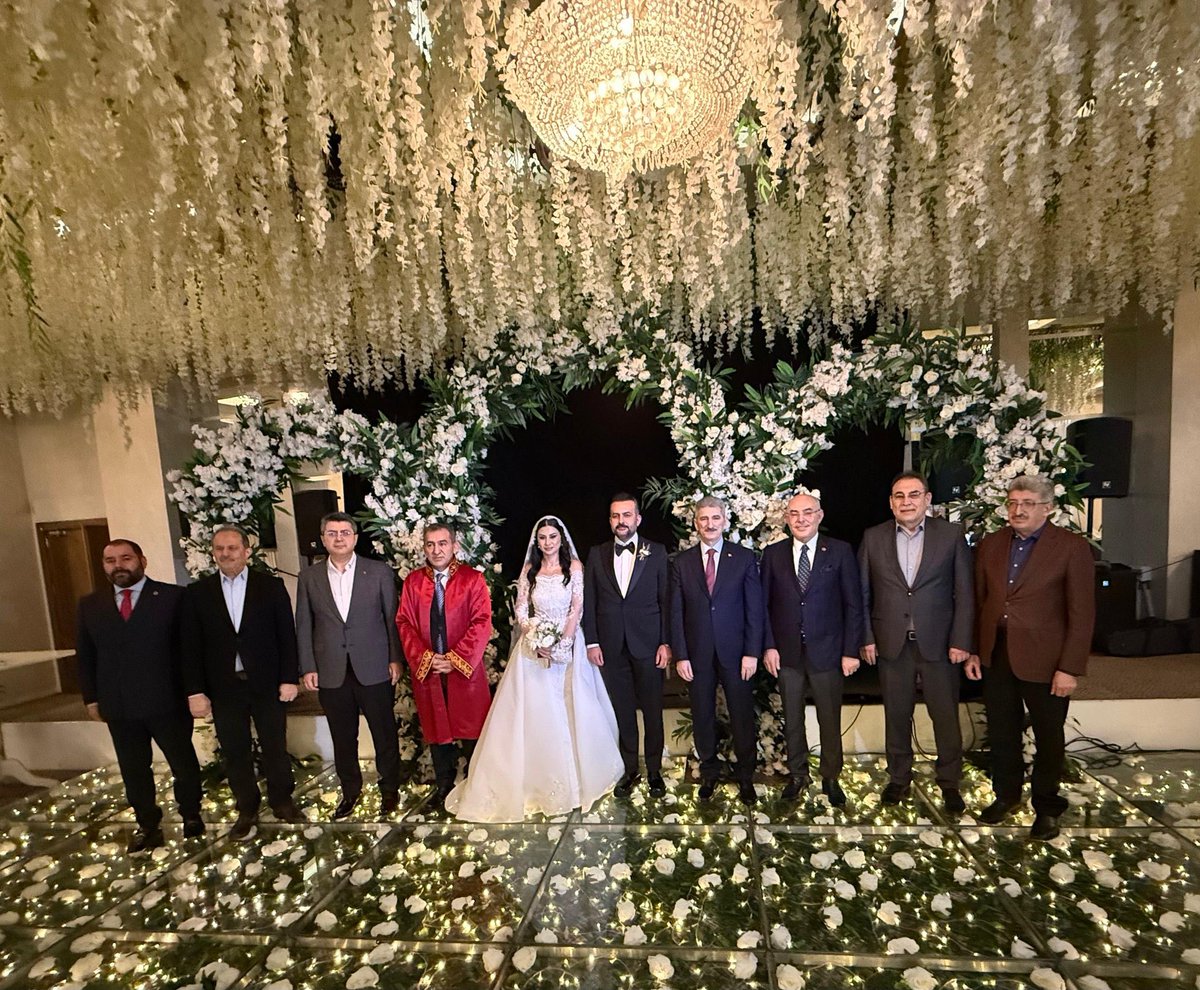 Mülki İdare Amiri ve Şanlıurfa Büyükşehir Belediyesi Genel Sekreteri kiymetli büyüğümüz Mithat Can Kutluca dünya evine girdi. 
Hayırlı olsun, Allah mesut etsin. 
<a href="/MithatCanKutluc/">Mithat Can KUTLUCA</a>