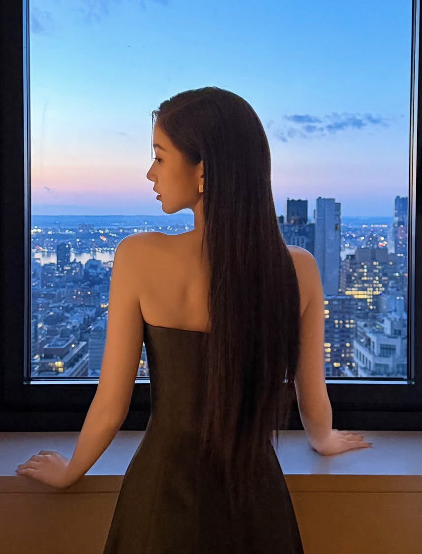 It’s her world and we’re all just living in it

#KAZUHA #LE_SSERAFIM #카즈하 #르세라핌