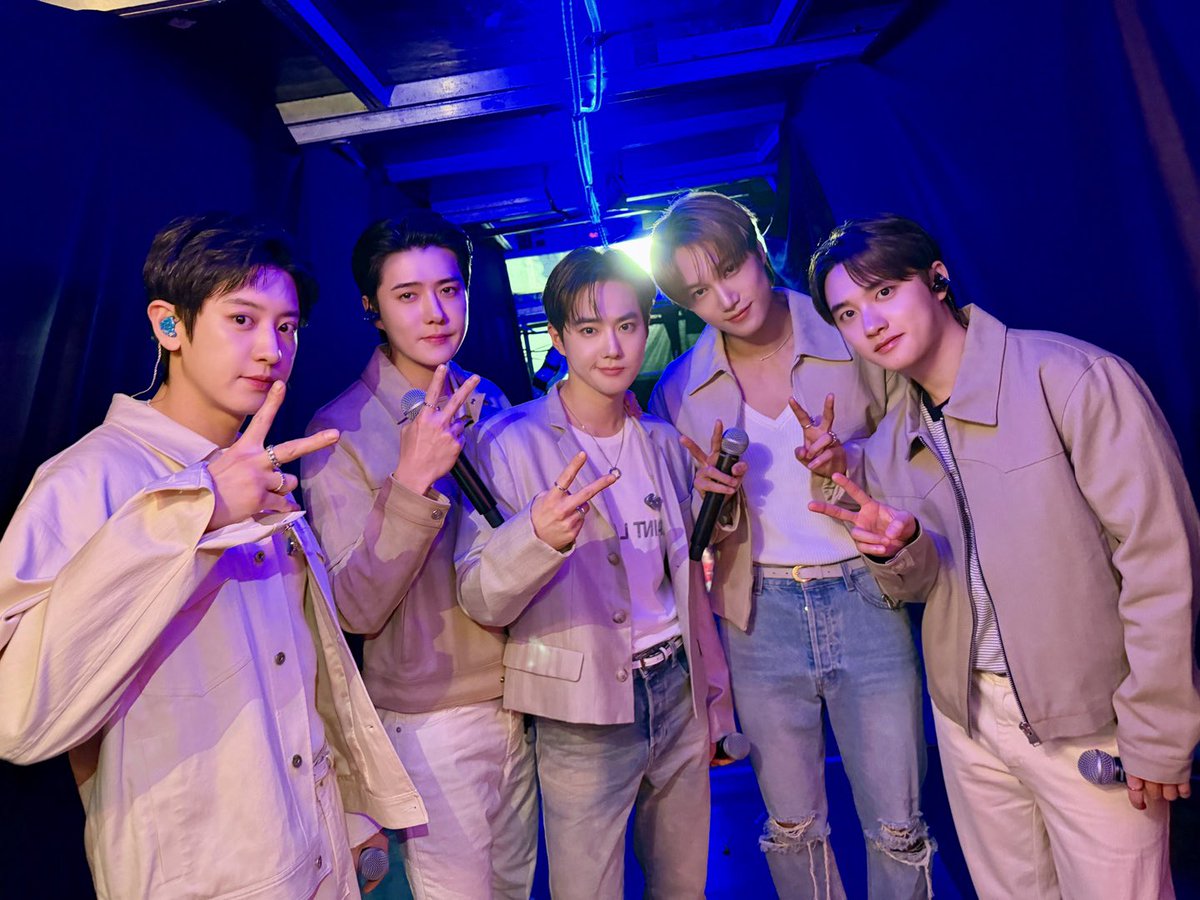 위버스 앱 방콕 슴콘 사진도 같이
#SMTOWN #SMTOWN2025_26
#카이 #KAI #カイ #Jongin #엑소카이 #EXOKAI #weareoneEXO

weverse.io/exo/media/3-22…