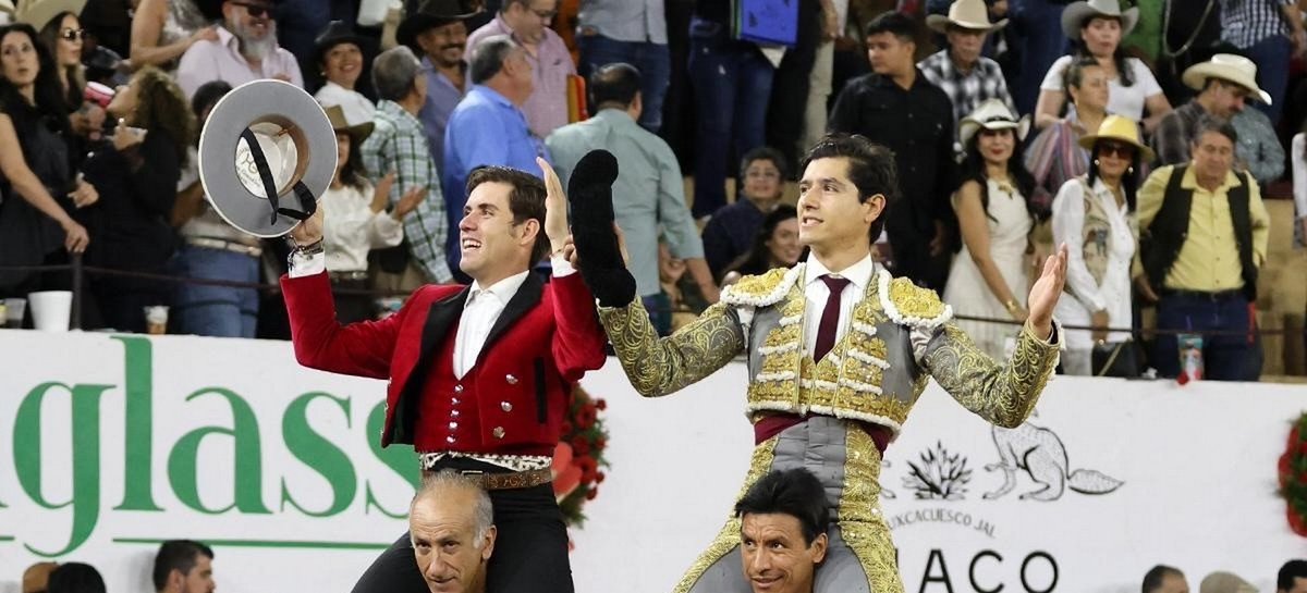 📝 CRÓNICAS

👉 Guillermo y Luis David salen a hombros en Autlán
chicuelinasytafalleras.com/cronicas/guill… <a href="/Simn84/">Simon Rodriguez</a> 

📸 Emilio Méndez - Suerte Matador