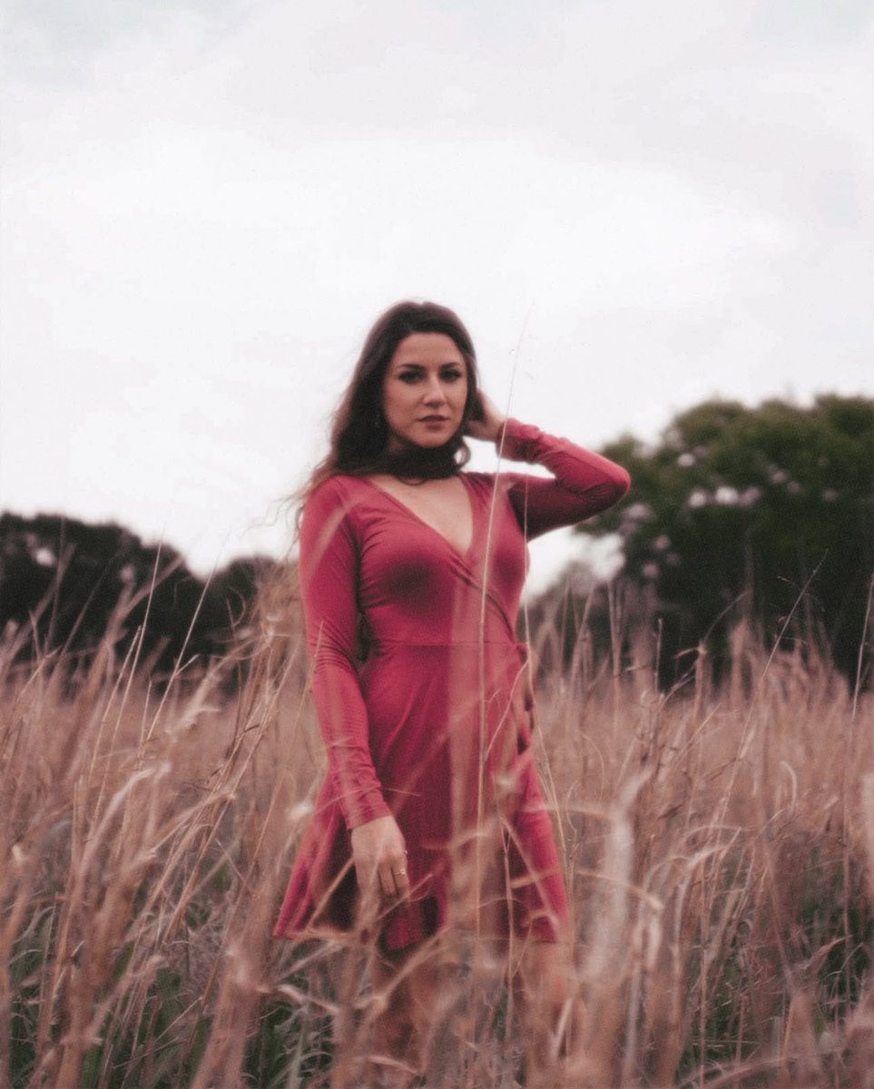 AlissaFeudo's tweet photo. Happy Valentine’s Day! 

New single coming 2/27 ✨ https://t.co/tD9fdNYq6W