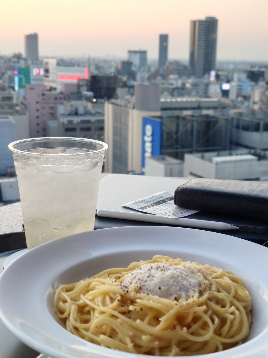 k4geRaw's tweet photo. 映画館…？？ https://t.co/S4CmwG0DX7