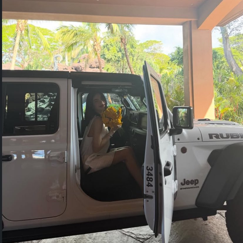 Kenia Os y Peso Pluma ayer por el Día de San Valentín. 💘