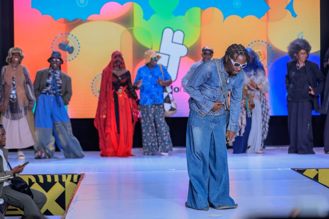 reachahand's tweet image. Bow down for the finest fits from last night, Real Homie Quan Design edition 
(A THREAD🧵👇)

#ThreadsOfLegacy