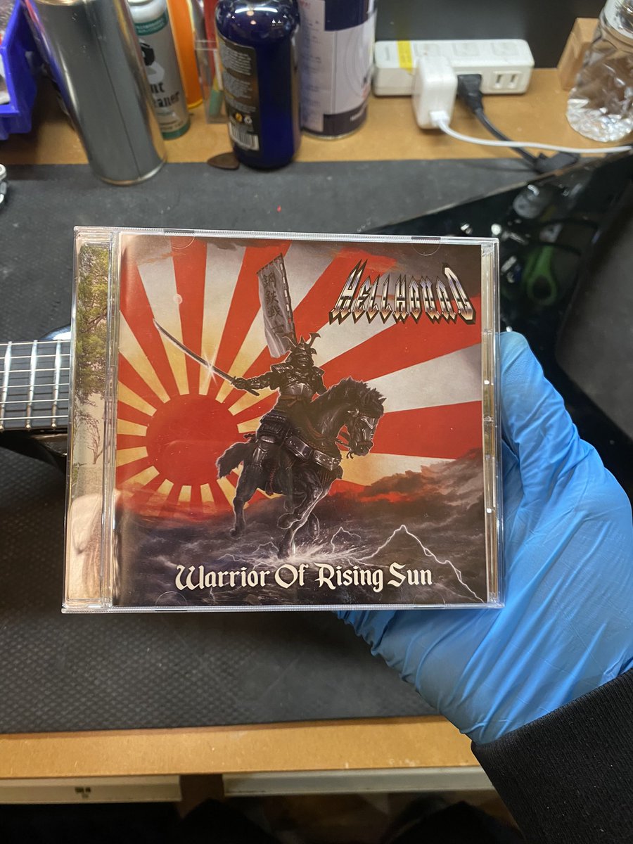 lab_kaminari's tweet photo. ヘルハウンドのルシファーズ・ヘリテイジ様(@ta_stu )にご来店いただきました🔥

今回はステンレスフレットへ交換。
精度・耐久性ともにバッチリ仕上がってます⚡️
ありがとうございました！ https://t.co/CxAHnypDpT