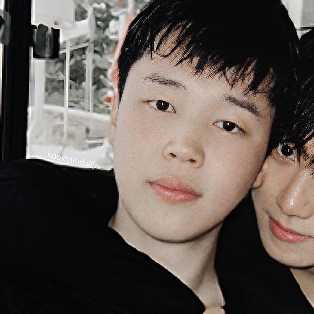 the plastic surgery allegations will never work on him when he’s had the EXACT same face for 30 years.