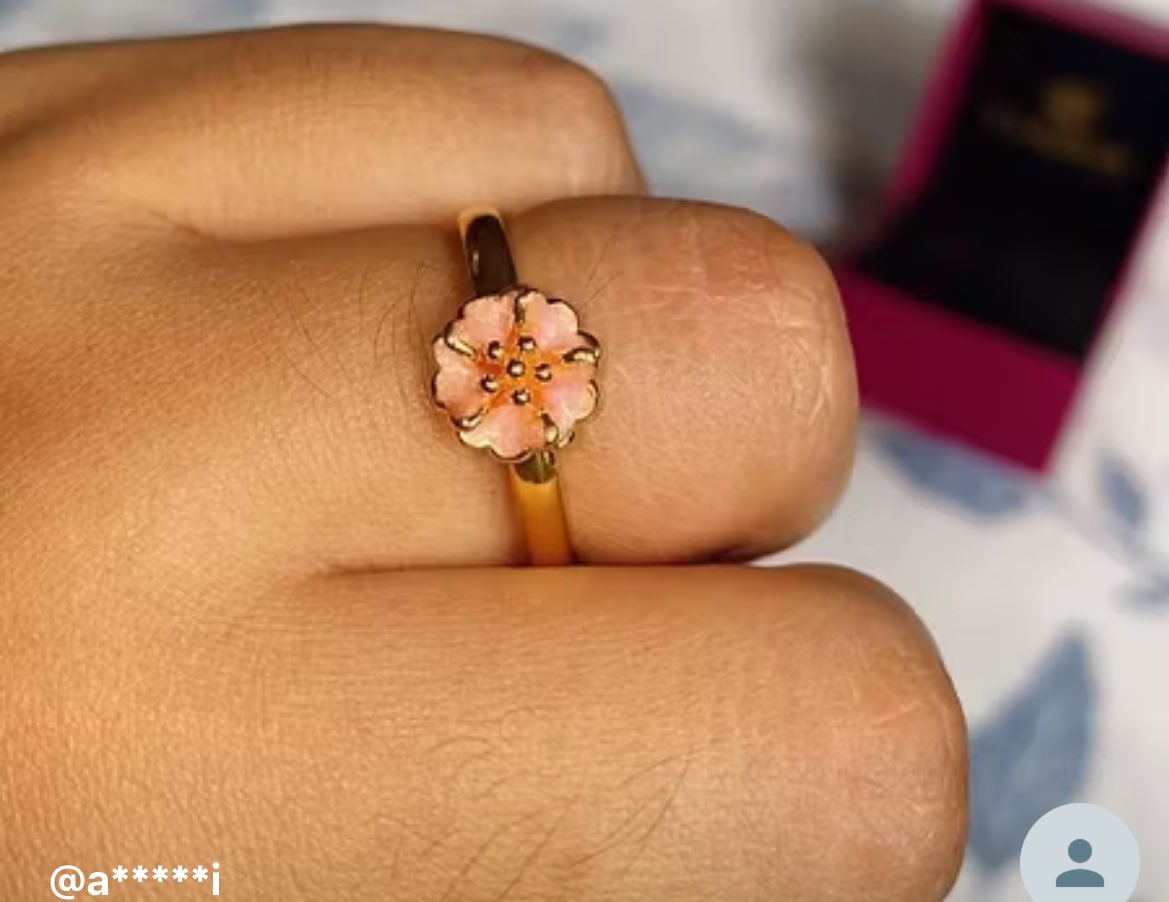 The cincin vs dekat jari

The prettiest cincin bunga ever 😍🌸
