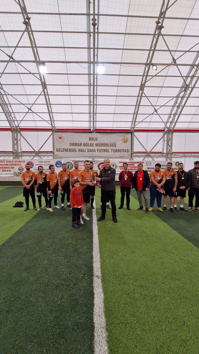 Bölge Başkanımız İsmet YILMAZ, Bolu Orman Bölge Müdürlüğü tarafından her yıl geleneksel olarak düzenlenen İşletmeler Arası Futbol Turnuvasının final müsabakası ve kapanış törenine katılım sağladı.
Bu anlamlı organizasyonun düzenlenmesinde emeği geçen herkese teşekkür ederiz.