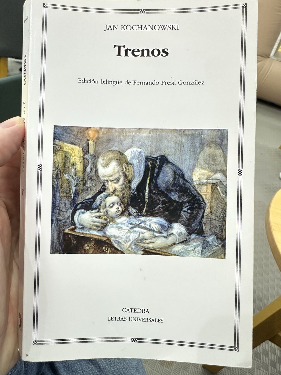 Mojarromero's tweet image. Pues he pasado el domingo terminándome estos tristísimos y hermosos trenos de Jan Kochanowski, un clásico de la literatura de #Polonia Excelente edición bilingüe en @Catedra_Ed , con una larga introducción que es lo mejor que se ha escrito en español acerca de los inicios de la