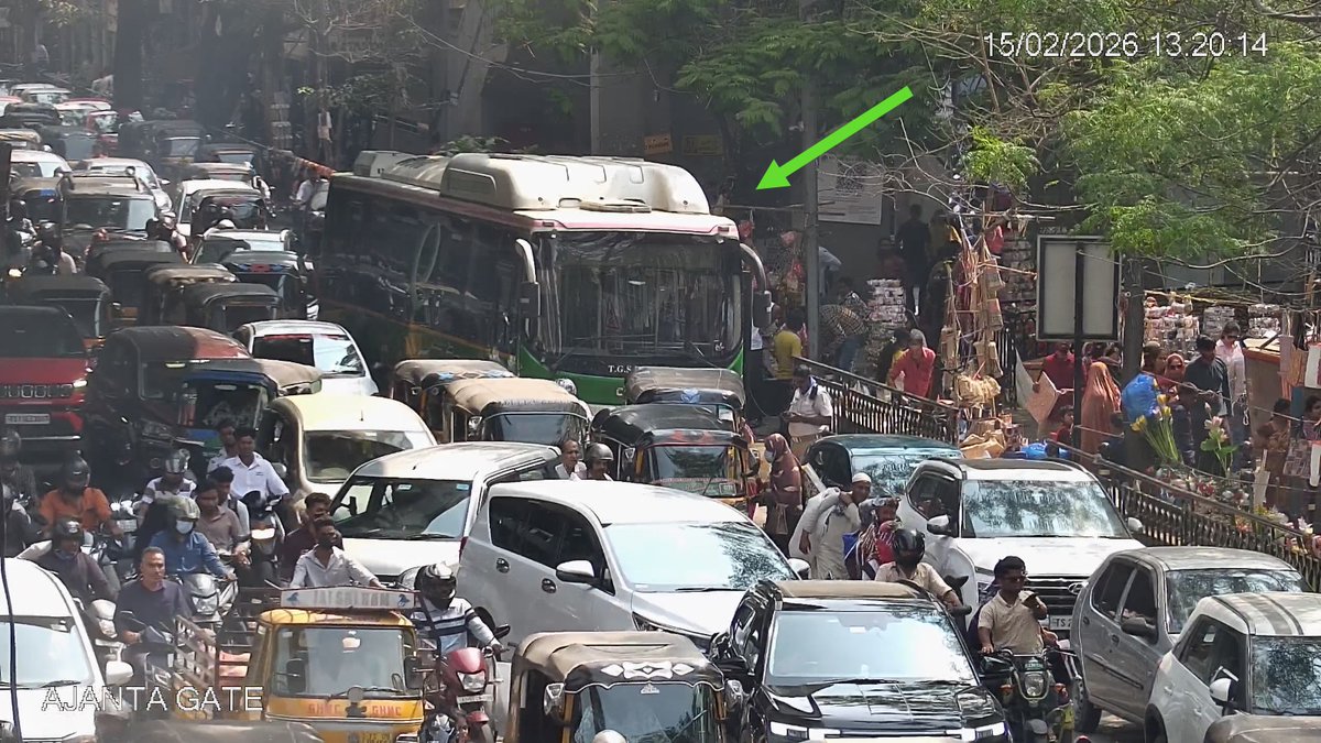 HYDTP's tweet photo. #HYDTPinfo
🚦Traffic Alert 🚦
Bus breakdown at Ajantha Gate near Exhibition Grounds.
Vehicle movement is slow from MJ Market towards Taj Island, Nampally.
Commuters are advised to take alternate routes and expect delays.
#HyderabadTraffic #BusBreakDown #TrafficUpdate https://t.co/Q2ZhFVdw4S