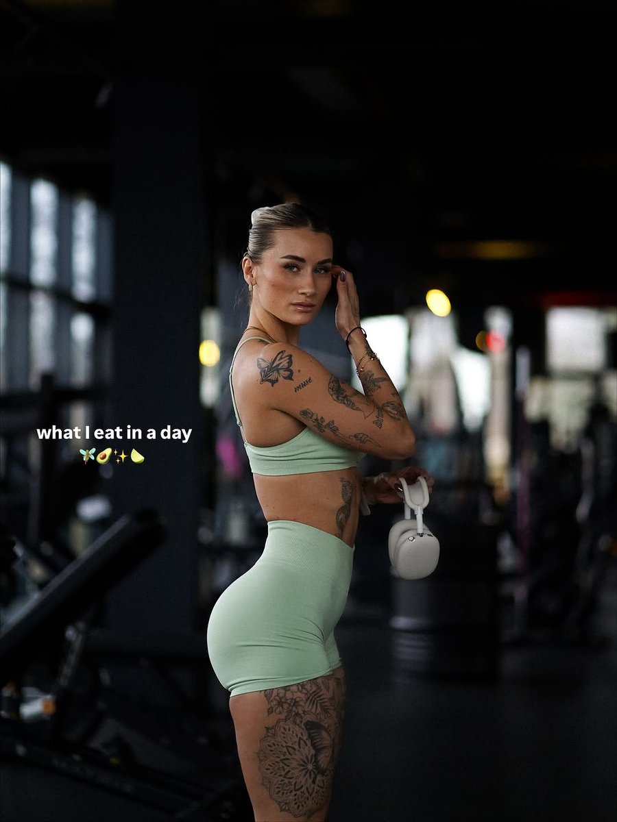 was ich an einem Tag esse
(intuitiv &amp; um meine Figur zu halten) 🧚🏼‍♂️🥑 >>