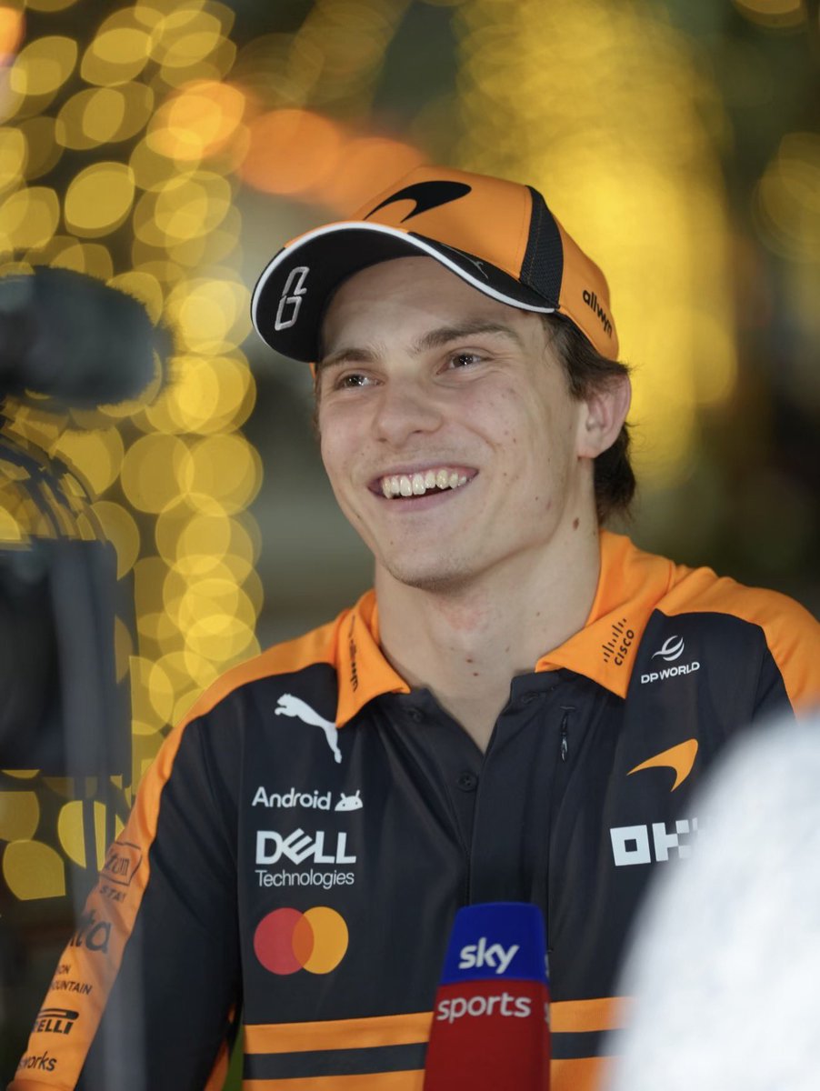 Oscar spotted in Bahrain by Chinese journalist 

©️刘耀_Fly
🔗 xhslink.com/o/1woCRwoCcPK 

#OscarPiastri