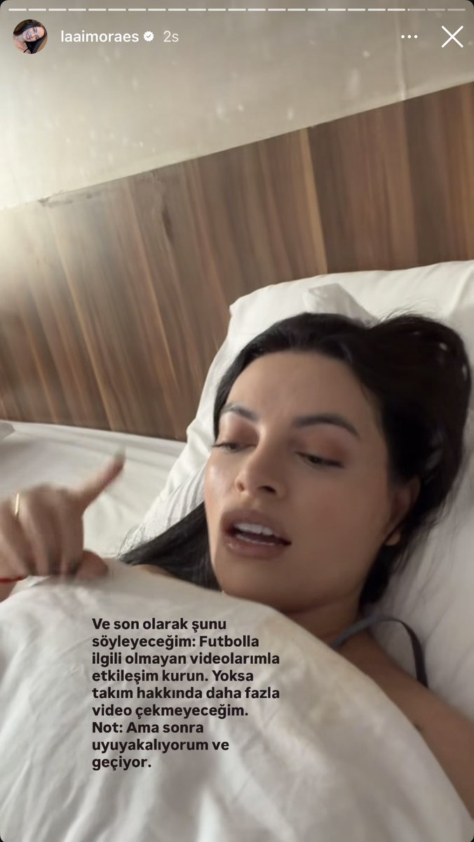 Ederson'un eşi Lais'e organize şekilde rahatsız edici mesajlar atılıyor.

“Ve son olarak şunu söyleyeceğim: Futbolla ilgili olmayan videolarımla etkileşim kurun. Yoksa takım hakkında daha fazla video çekmeyeceğim.”