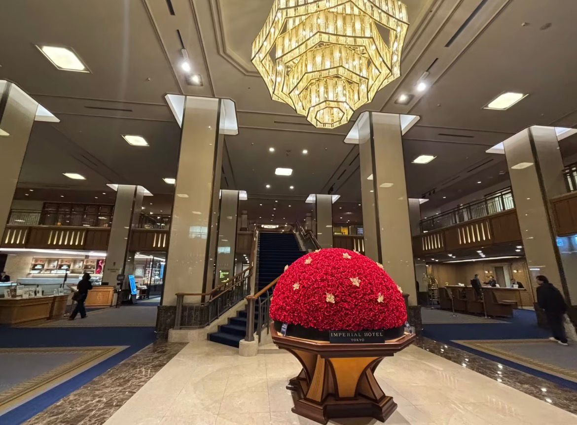 dhgrr758's tweet photo. 東京に来たら、ここに泊まると本当に好きになる。
帝国ホテル 東京。

1890年開業の百年ホテル。
クラシックで上品な“オールドマネー”の雰囲気が漂い、
一歩入った瞬間から格調の高さを感じます。

館内には素敵なショップもあり、
正統派の着物や和小物、上質なお土産が揃っています。✨ https://t.co/fi0BW9HMCh