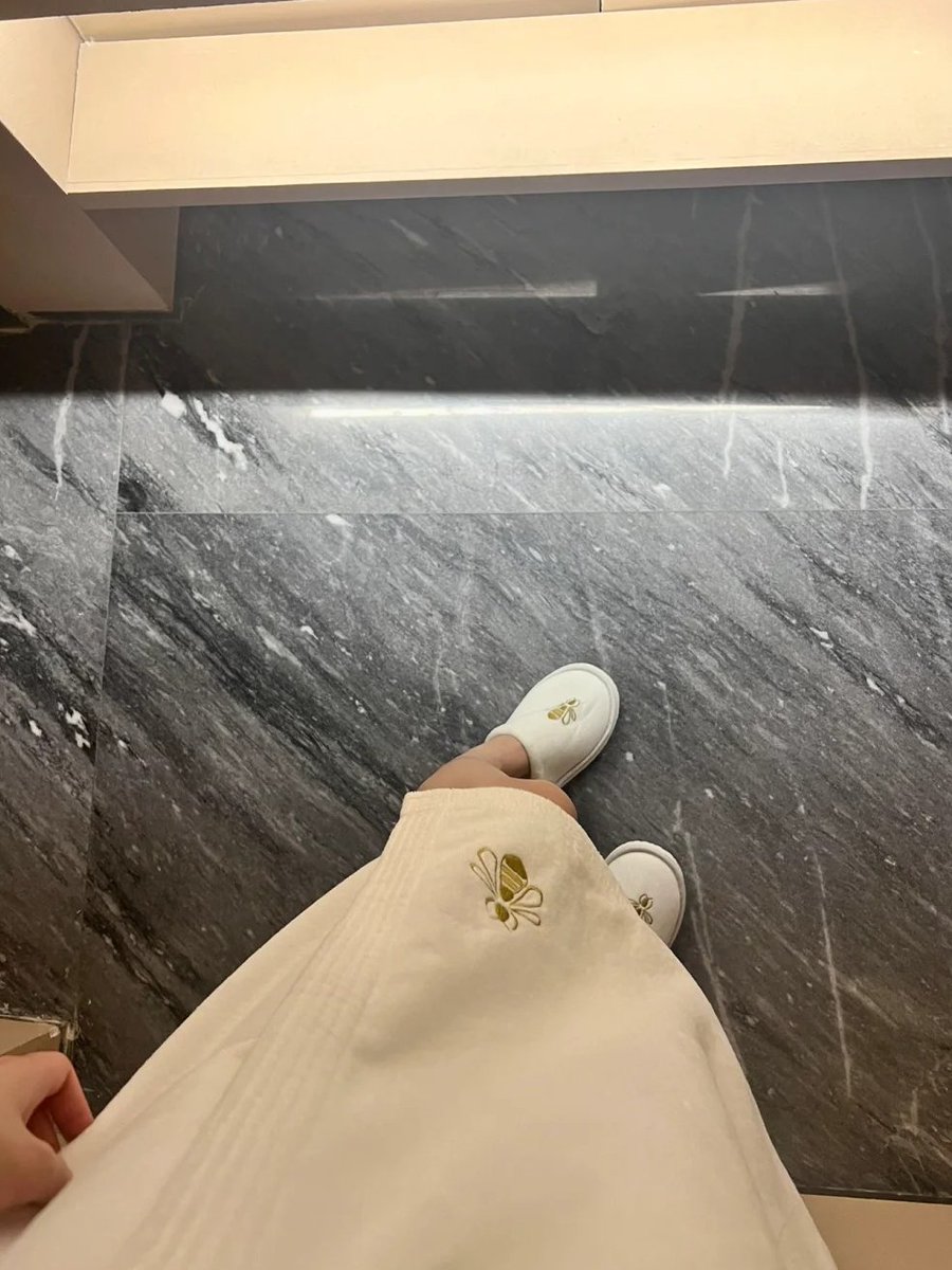 Esme3427's tweet photo. Sometimes we feel so drained, we can't even wait for bedtime to reset. 😅 But hey, a hot shower later and suddenly, mind clear, spirit lifted. Back at it, stronger and smiling. 📷❤️ https://t.co/ODjX2Ilrdp
