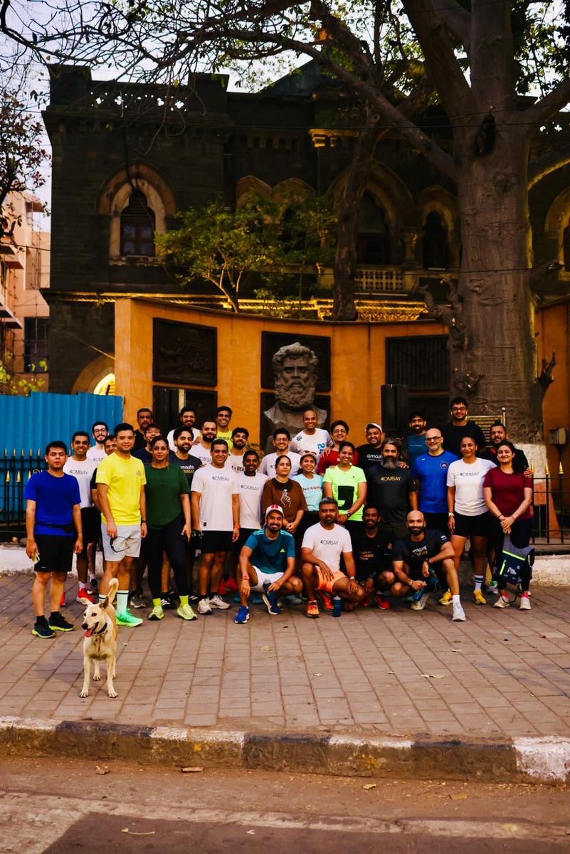 BombayRunning's tweet image. Mapped BR across 13 km of Bombay’s waking streets this morning—past vendors, milk vans, and early walkers. Amid the city’s everyday rhythm, the Bombay Running crew celebrated 9 years of consistency, camaraderie, shared miles, and gratitude for the journey.

#BombayRunning