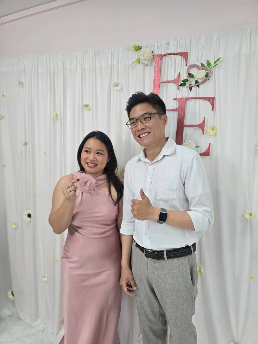 ผมและพัณณ์ชิตา รณบรรณ <a href="/Limpunchita/">ลิ้ม พัณณ์ชิตา รณบรรณ (ภาษีเจริญ)</a> ได้มาร่วมงานมงคลสมรส และงานทำบุญบ้านที่หมู่บ้านตวงทองครับ
.
ยินดีกับคู่บ่าวสาวจากใจ ขอให้ชีวิตคู่เต็มไปด้วยความรัก ความเข้าใจ และความสำเร็จ
ขอให้บ้านหลังใหม่นี้เป็นบ้านแห่งรอยยิ้ม อยู่เย็นเป็นสุขครับ