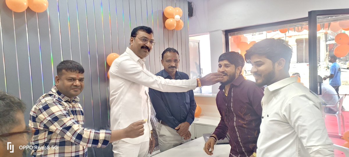 Ajay_Darji_'s tweet photo. આજરોજ મહાશિવરાત્રી ના પાવન પર્વ દિવસે વિરપુર ખાતે તેજપાલસિંહ અને રાહુલસિંહ ની નવીન મહાદેવ ઇલેક્ટ્રોનિક્સ ના ભવ્ય શુભારંભ પ્રસંગે હાજરી આપી. https://t.co/QBRGztZOxw