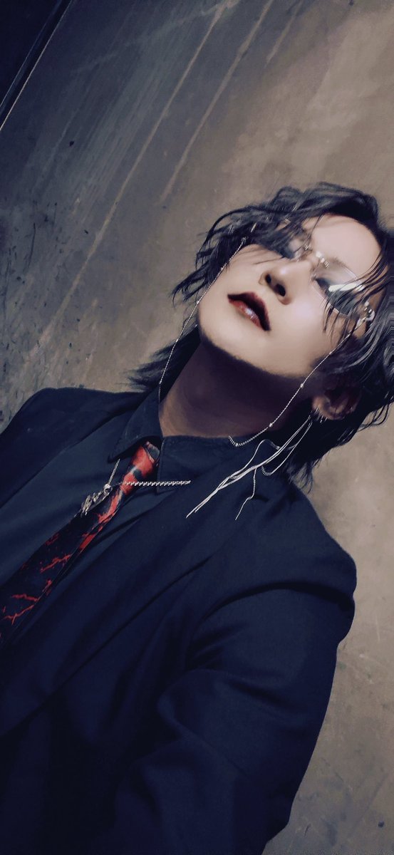 明日、池袋EDGEで会うって約束来れそ？
全部根こそぎ奪うから来いよ