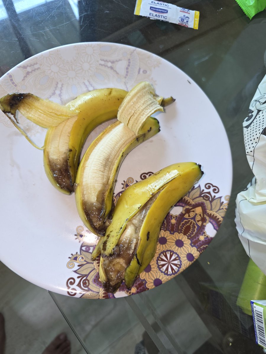 AmanRwd's tweet photo. Having a fast on Mahashivratri, so ordered fruits from @instamart_it got absolutely rottened fruits. The odour is so bad it can make you faint. The person who packed these wasn't able to see what he is doing ? Never ever ordering anything on swiggy again. https://t.co/t8tBfCPTbc