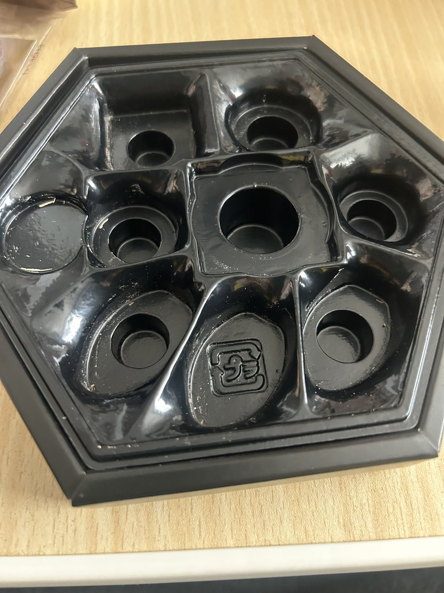 おかしいな？さっきまでチョコあったのに？？ŧ‹”ŧ‹”ŧ‹”ŧ‹”(๑´ㅂ`๑)ŧ‹”ŧ