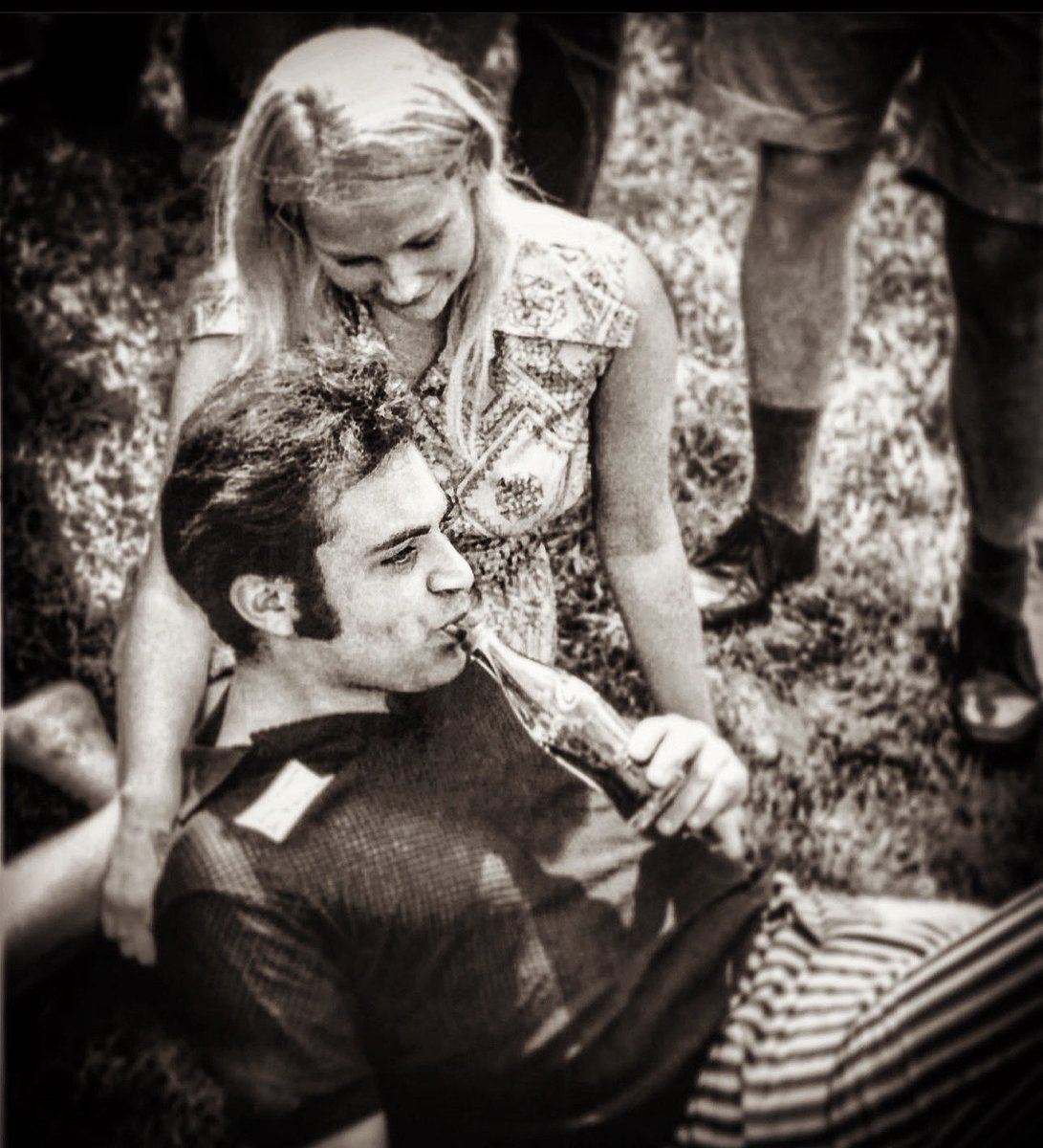 Joe kept many sentimental things connected to Lee, like these postcards and letters sent to her while he was traveling Europe with Family.She was living in Toronto, likely studying at nursing school in 72 and they were married the following Autumn.Happy St.Valentines Day to All❤️