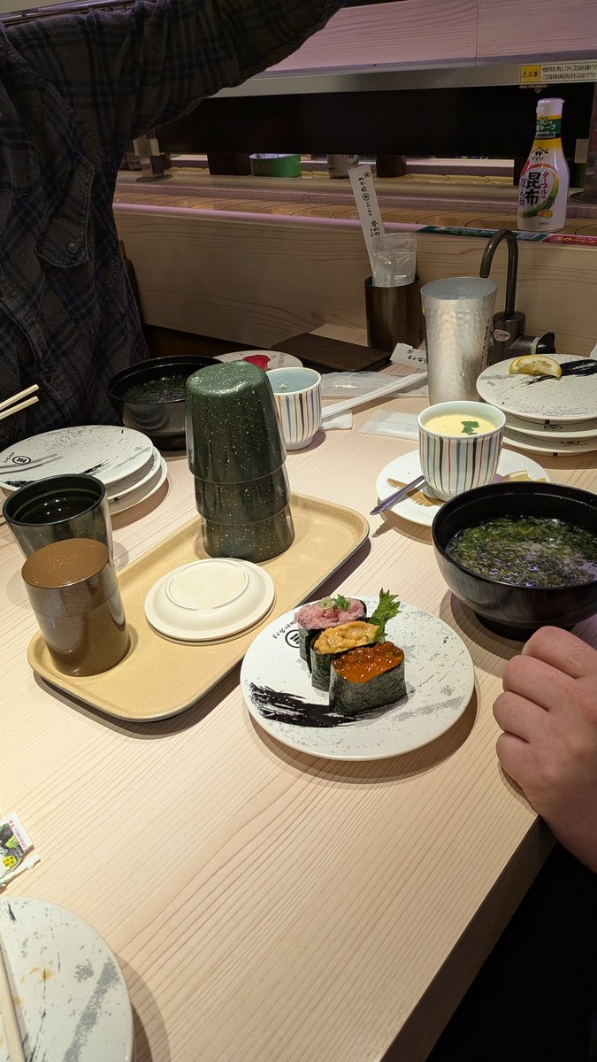 弟の引っ越し祝いで鮨奢りに来た🍣