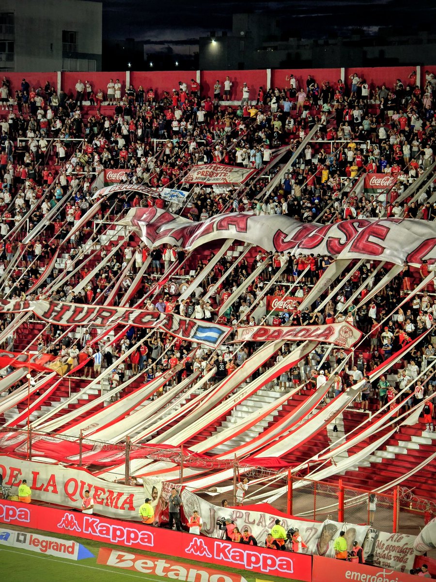 laquemaweb's tweet image. 1 #huracan vs #sarmiento 0 en el #duco #labandadelaquema