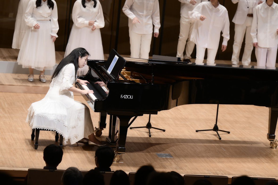 la_piume_blu's tweet photo. ＼ #ぴゅめおり お写真到着！ ／

4日前に開催のJoint concert『Voices Soaring』
その模様をすこーし公開します！
演奏会の雰囲気を感じて頂けたら幸いです！

ぴゅーめは全身白を基調としたお衣装でした🤍
青空を羽ばたくツバサのイメージです🪽

Photo by Studio Symgraph（@Symgraph） https://t.co/RVwL3Y5GNP
