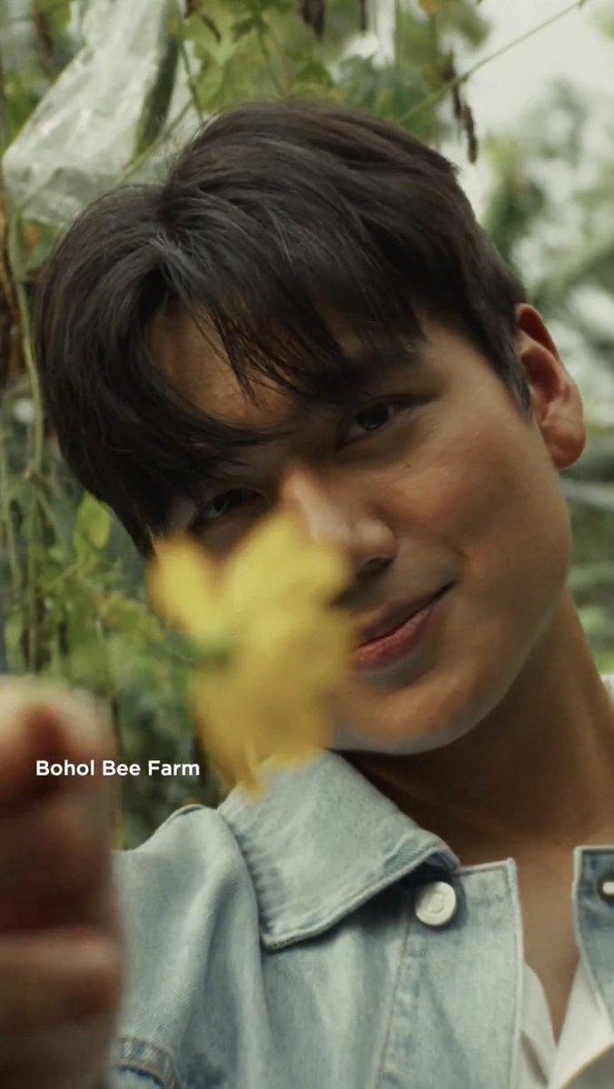 sohcahtoa27's tweet image. I guess this is what Kira meant when she said "waiting". Girl, I've been waiting for your Bench Summer Campaign since Dec. 😭🫶🏻