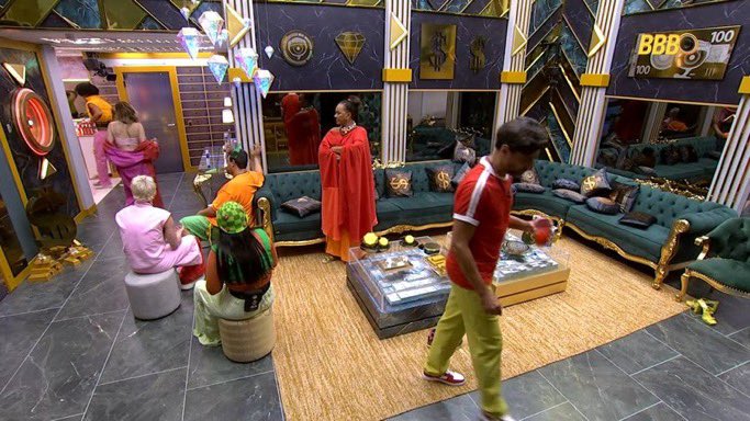 GENTE? 🤯
Apesar de tudo Alberto tentou ajudar Milena passando mal na festa: "Se foi cachaça e misturou com a emoção… se é cachaça, tem que botar pra fora. Pega água pra ela."

Milena: "Que água? Quem tá falando de água?"
Ana Paula avisou Cowboy: "Ela escuta sua voz e fica