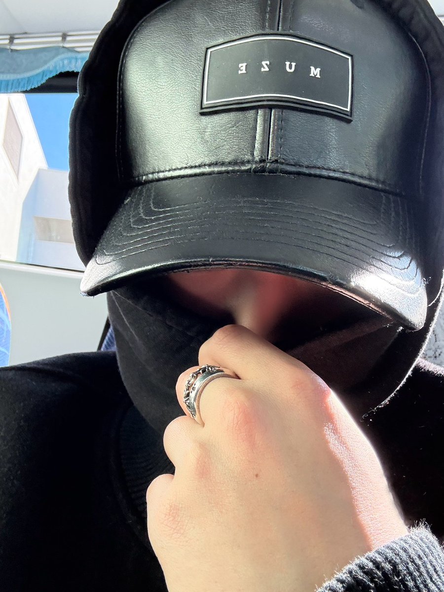 この間被ったキャップの名前見て！ MUZE！いいよね！ しかもZなのが