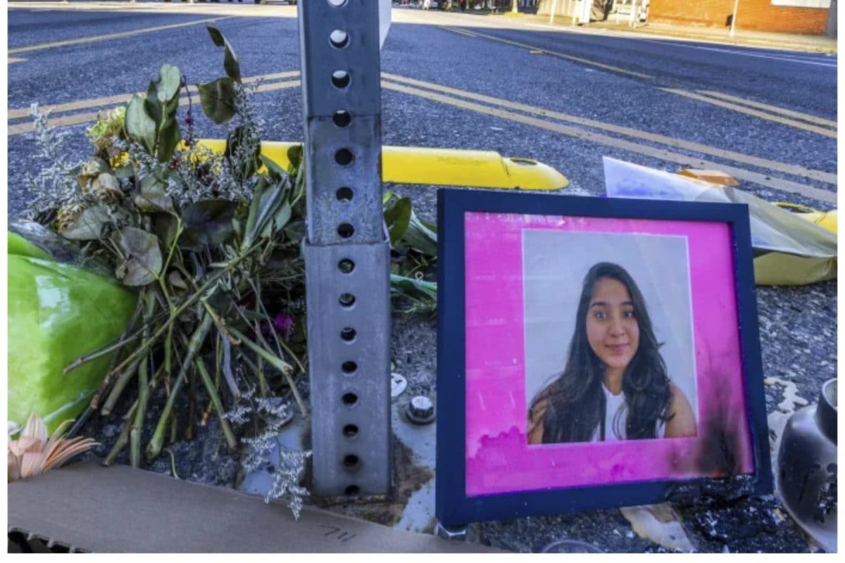 देश बदला, तो जान की कीमत भी बदल गई?

भारत में आदमी की जान = ₹5 लाख।
अमेरिका में छात्रा की जान = ₹260 करोड़।

रामधन यादव का परिवार आज ₹5 लाख में अपनी पूरी दुनिया उजड़ते देख रहा है। उधर अमेरिका में व्यवस्था अपनी गलती के लिए ₹260 करोड़ का हर्जाना भरती है।
पैसा जान वापस नहीं ला