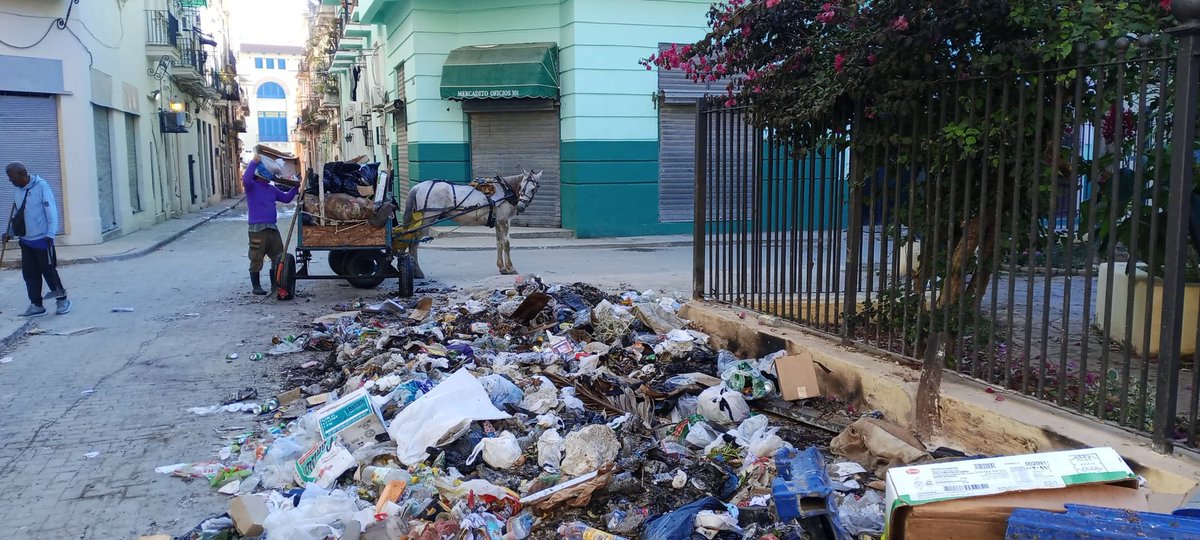 Continuamos hoy la recogida con el carretón en el Consejo  Popular Belén,en HVieja ya dió un viaje a la Mezquita. Esq. Sol y Oficio. #HababaViejaVence. #CubaEstáFirme.