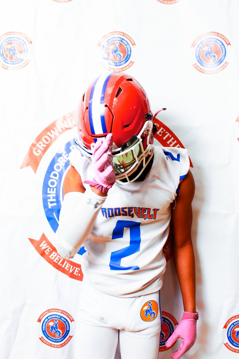 siahxll7's tweet image. Roosevelt high school might just be the move #senioryear  #lastrun