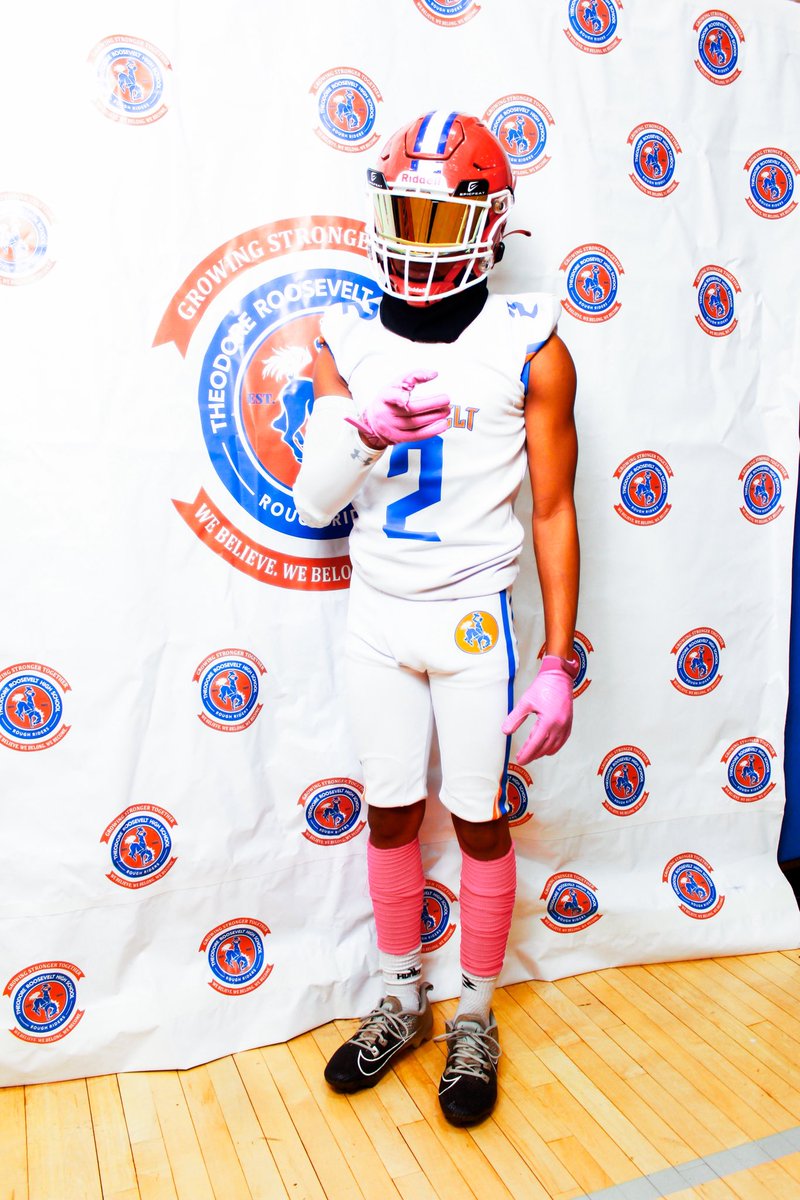 siahxll7's tweet image. Roosevelt high school might just be the move #senioryear  #lastrun