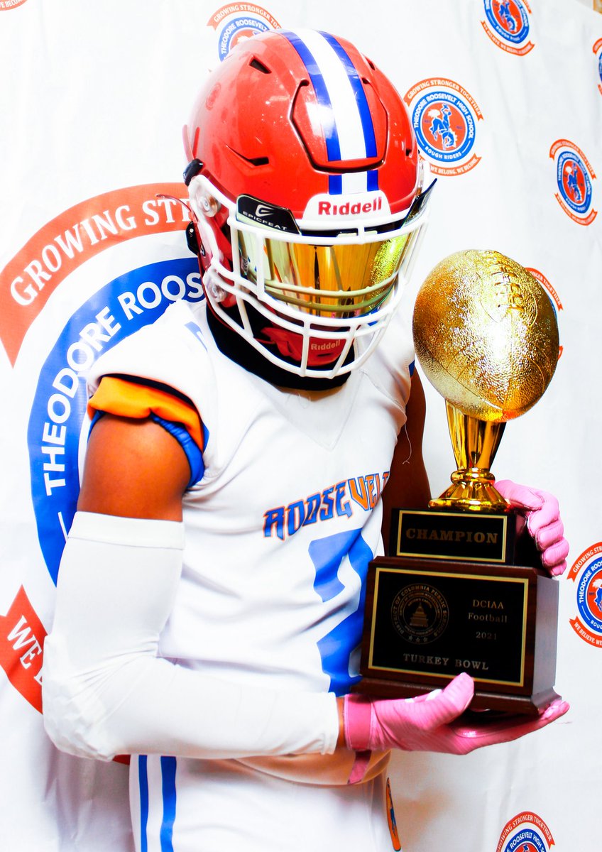 siahxll7's tweet image. Roosevelt high school might just be the move #senioryear  #lastrun