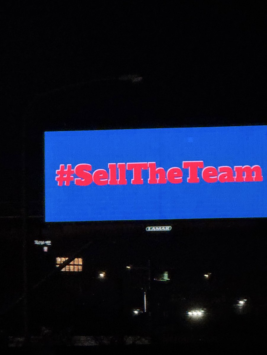 #SellTheTeam billboards have hit I-95 in Philadelphia 👀

(Billboard made by <a href="/BrianHartPR/">Brian Hart</a>)