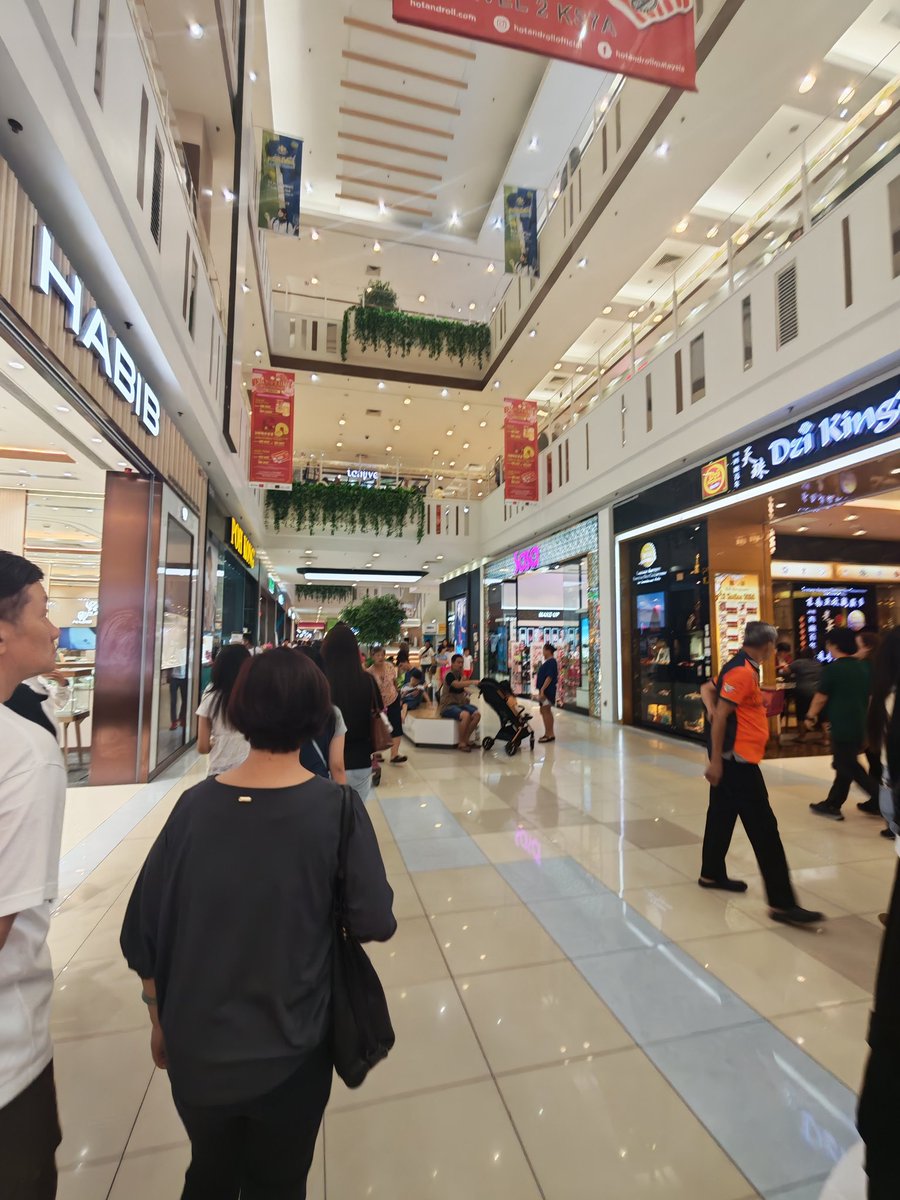 L&J couple tweet media