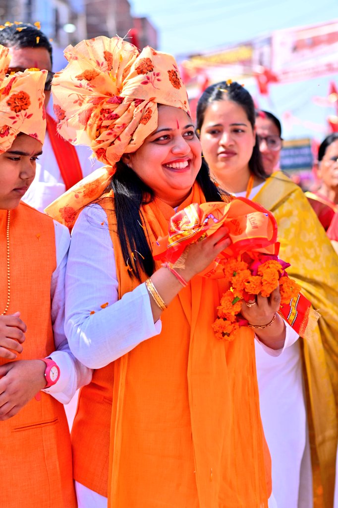 LokeshYogbharti's tweet photo. ⭕️ कानपुर में नशामुक्ति की हुंकार, भगवती मानव कल्याण संगठन की पहल
⭕️ नशामुक्त सद्भावना जनजागरण पदयात्रा | हजारों लोगों ने दिया नशामुक्ति का संदेश
#poojashukla #ajayawasthi #BMKSNasamukti #NasamuktiAbhiyan #siddhashram #bmks #sankalpshaktinews #upnews #kanpur #kanpurnews https://t.co/9IfcR9A4x5