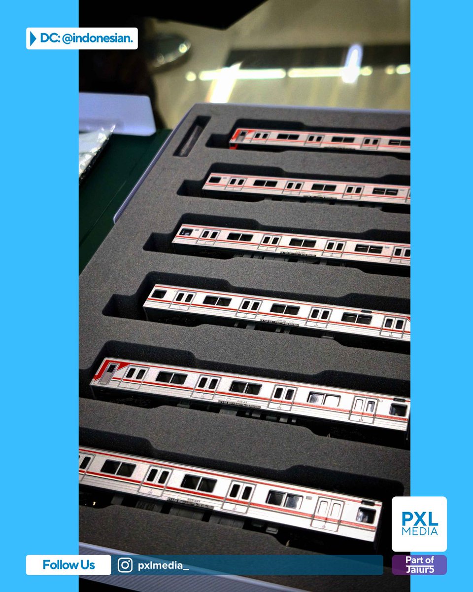 pxlmedia__'s tweet photo. KATO resmi meluncurkan scale model JR 205 dengan livery KAI Commuter di Stasiun BNI City pada hari Sabtu (14/2).

Scale model ini adalah hasil kolaborasi antara KATO Precision Railroad Models dengan KAI Commuter. Kehadiran scale model ini diharapkan tidak hanya menarik (1) https://t.co/0Mu51o6HLl