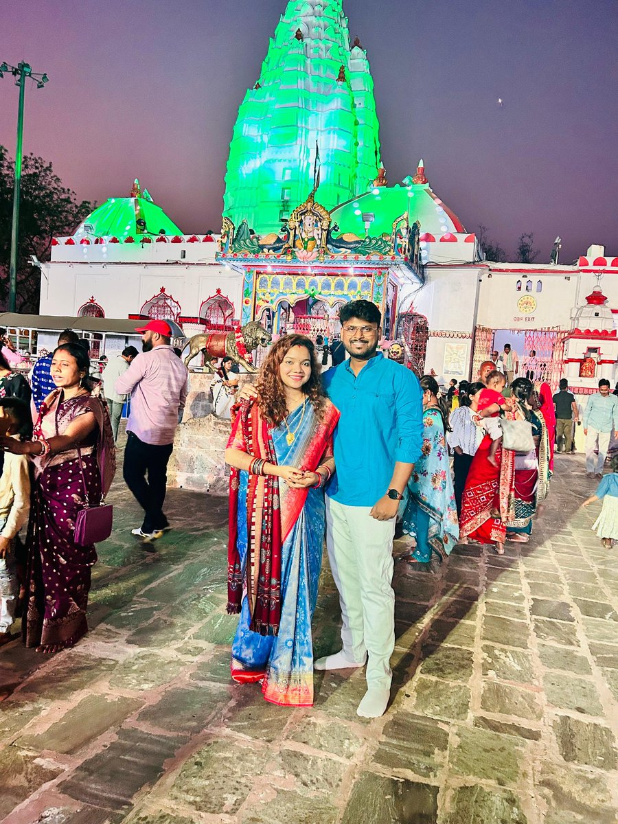 Sriyanka97's tweet photo. Dear God! The one residing within me is verily You.

Starting a new phase of my life with divine darshans🙏🙌

#Jayjagannath #Jaymaasamalei #marriedcouple #BlessingsofGod https://t.co/MVkAMRsJpw