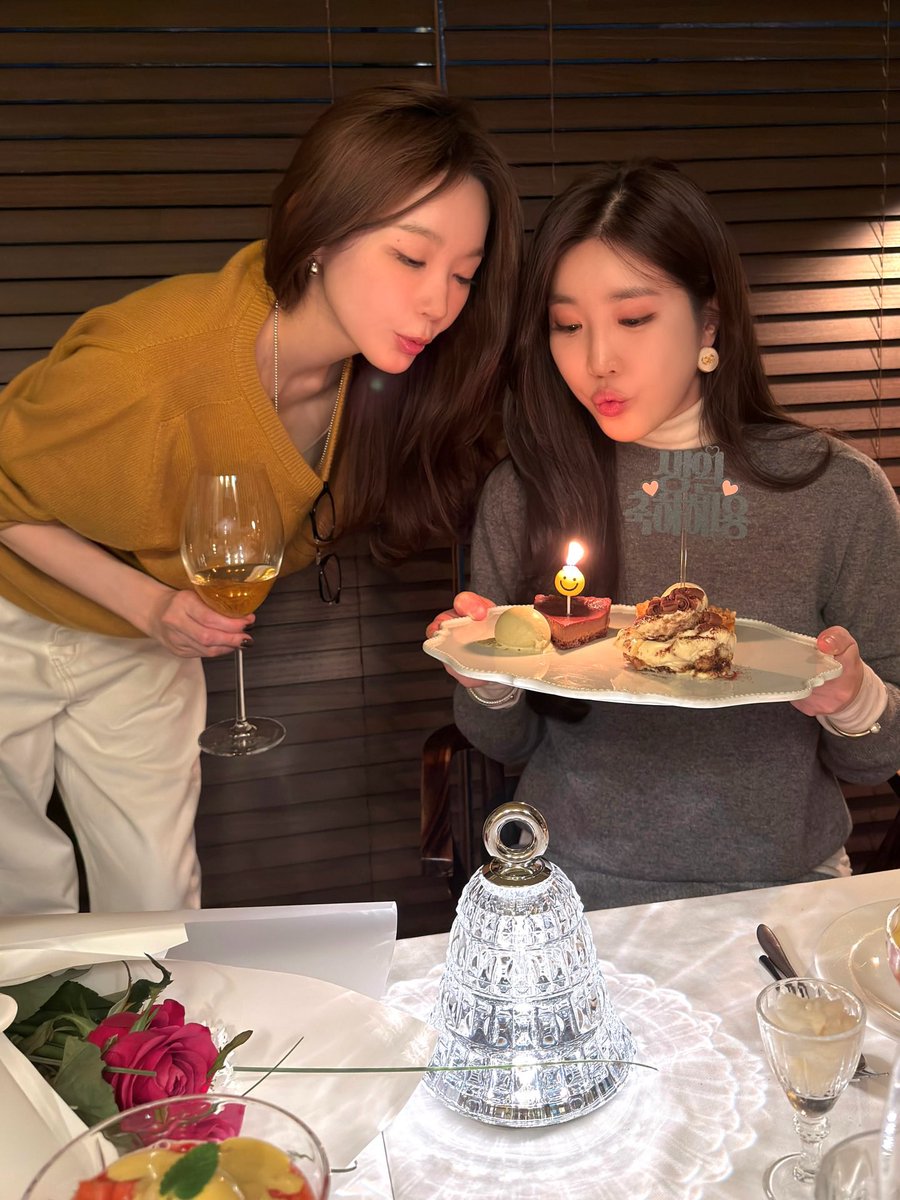 c_at_e's tweet photo. 결혼을 해도 영원히 생일에 함께한다는 점이 너무 감동임 https://t.co/9lScLgbrby